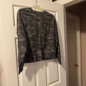 Womens Camouflage Long Sleeve sweat Shirt‎ size small from Athleta